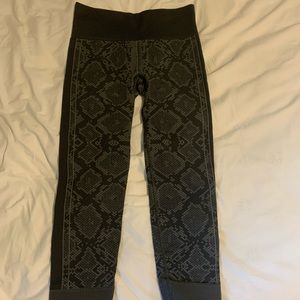 Gray patterned lululemon leggings